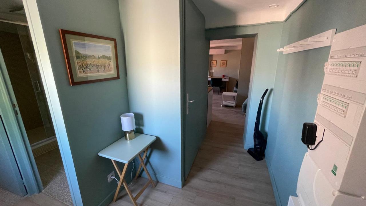 Apartment Au Coeur Du Vieux Toulon: Renovated Calm Oasis With Elevator Toulon