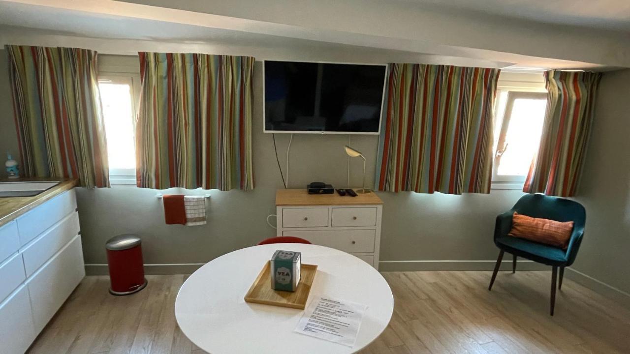 Apartment Au Coeur Du Vieux Toulon: Renovated Calm Oasis With Elevator *