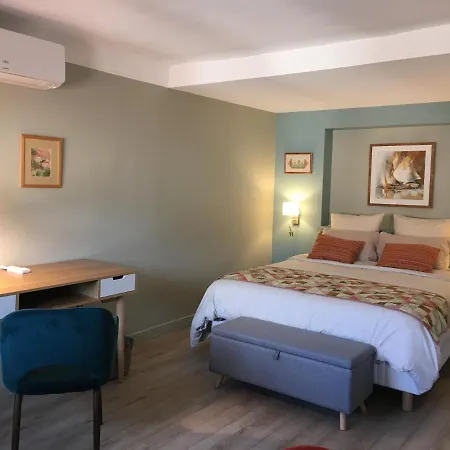Au Coeur du Vieux Toulon: Renovated Calm Oasis with Elevator Apartment Exterior photo