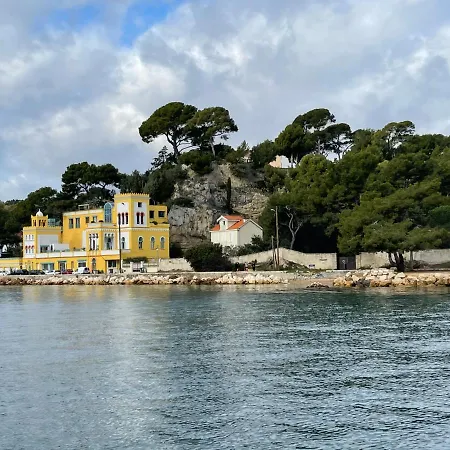 Au Coeur du Vieux Toulon: Renovated Calm Oasis with Elevator Apartment Exterior photo