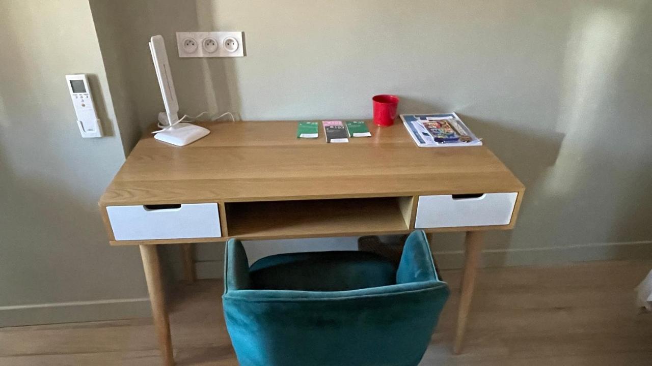 Appartement Au Coeur Du Vieux Au Calme Renove Climatise Confortable Etage Eleve Avec Ascenseur Proche Parking Et Toutes Commodites Toulon