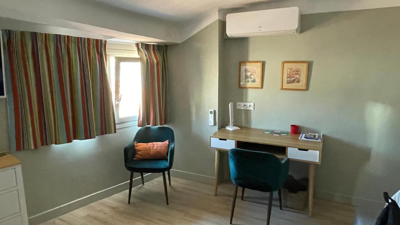 Appartement Au Coeur Du Vieux Au Calme Renove Climatise Confortable Etage Eleve Avec Ascenseur Proche Parking Et Toutes Commodites
