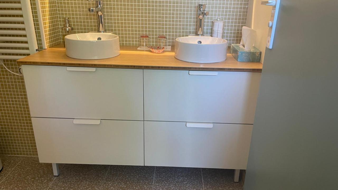 Au Coeur Du Vieux Au Calme Renove Climatise Confortable Etage Eleve Avec Ascenseur Proche Parking Et Toutes Commodites Appartement