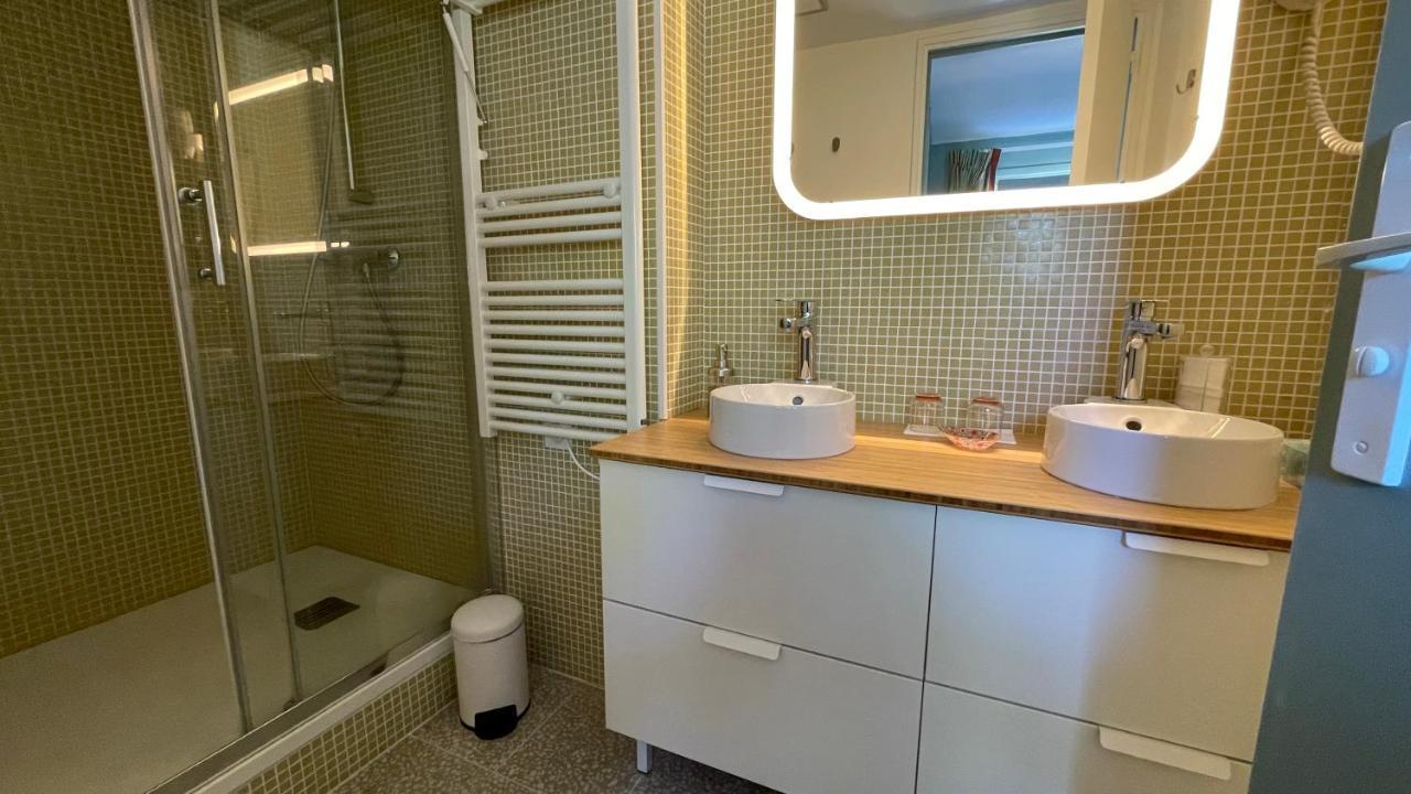 Au Coeur Du Vieux Au Calme Renove Climatise Confortable Etage Eleve Avec Ascenseur Proche Parking Et Toutes Commodites Appartement