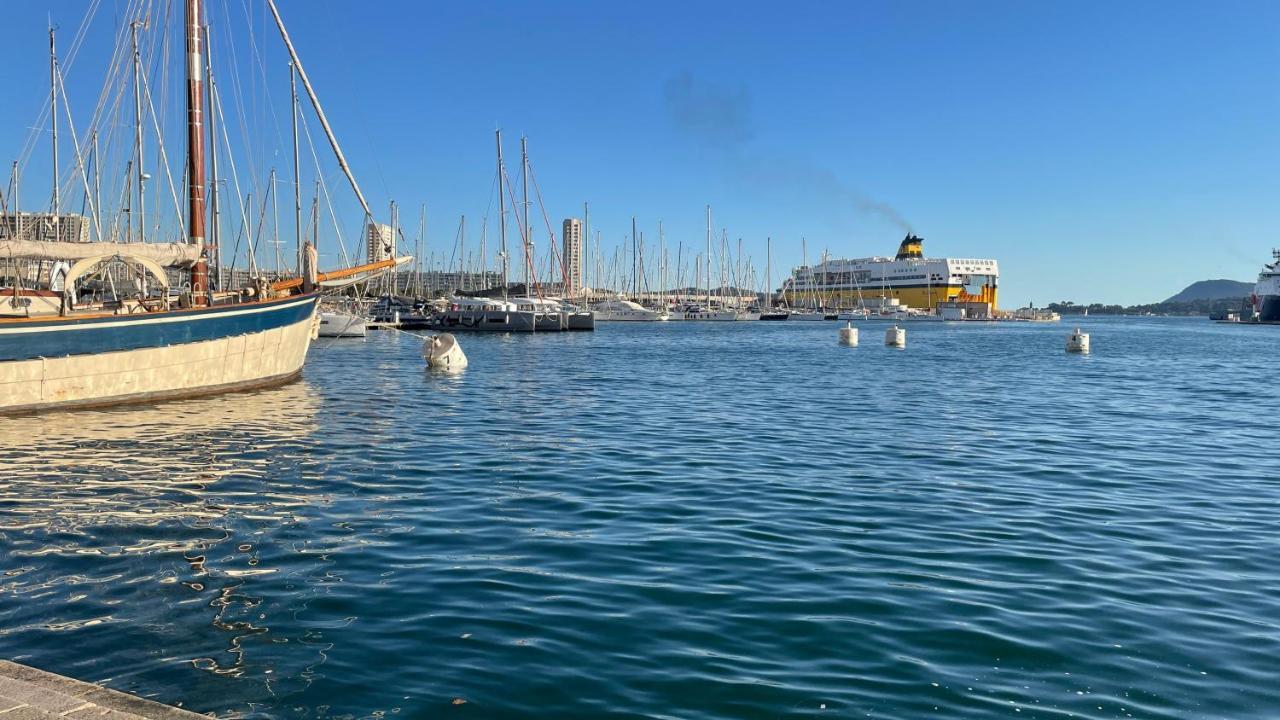 Au Coeur Du Vieux Au Calme Renove Climatise Confortable Etage Eleve Avec Ascenseur Proche Parking Et Toutes Commodites